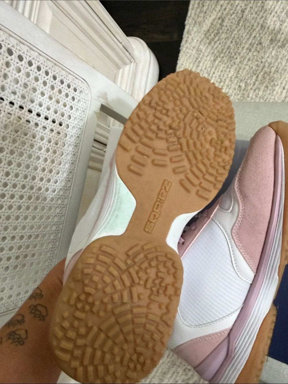 SQAIRZ Freedom SL Women's Golf Sneakers in White & Dusty Pink